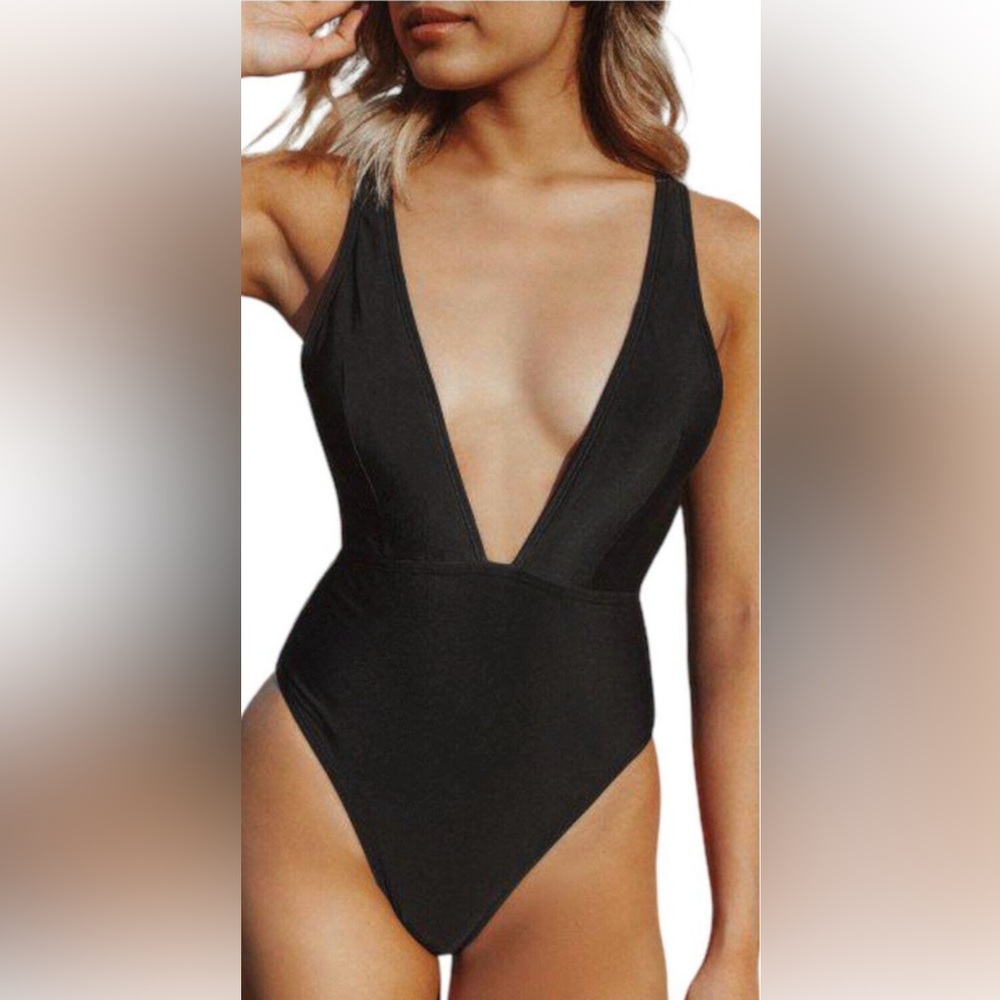 Zaful Black Plunging V-Neck One Piece Swimsuit